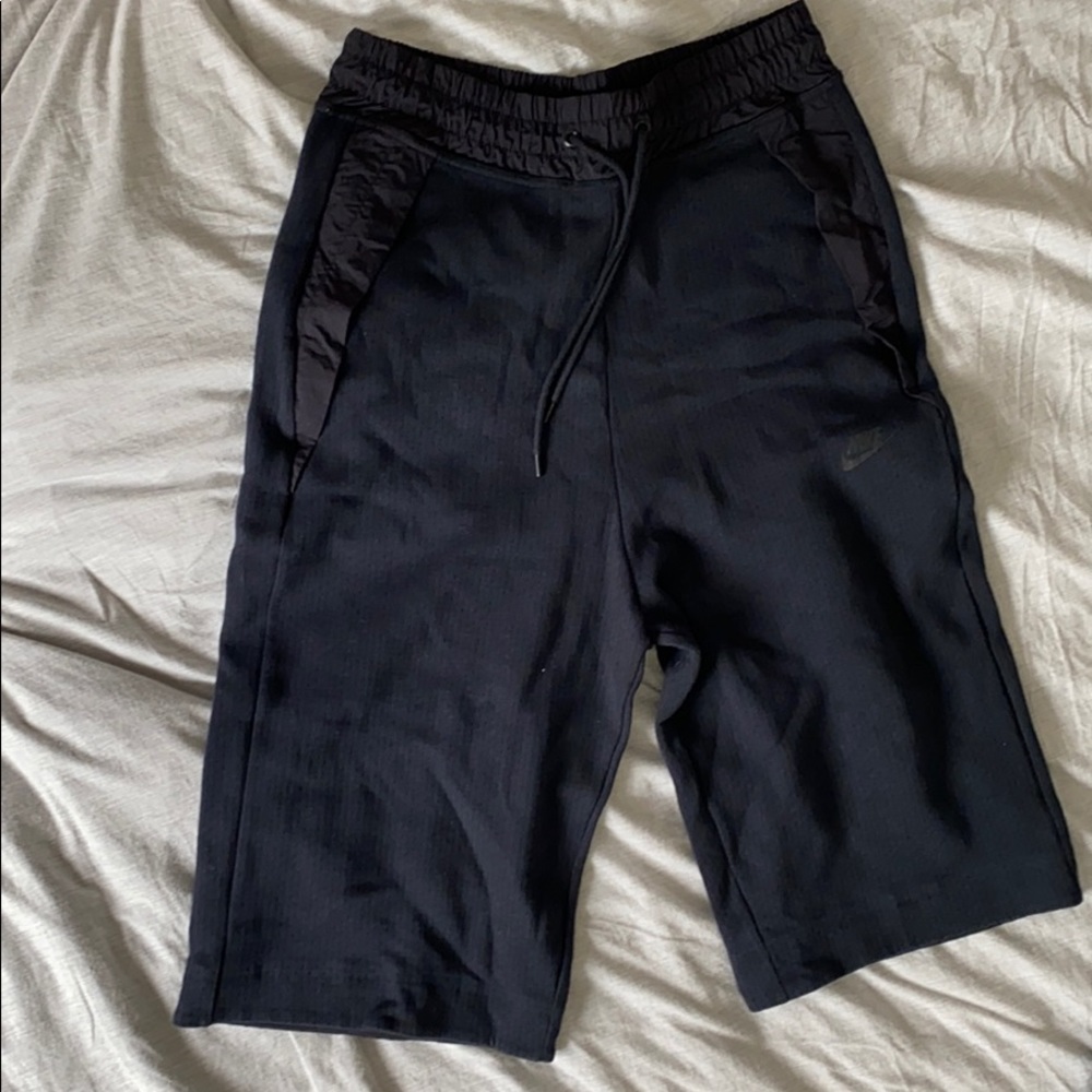 NIKE SPORTSWEAR TECH FLEECE CROPPED BLACK PANTS M